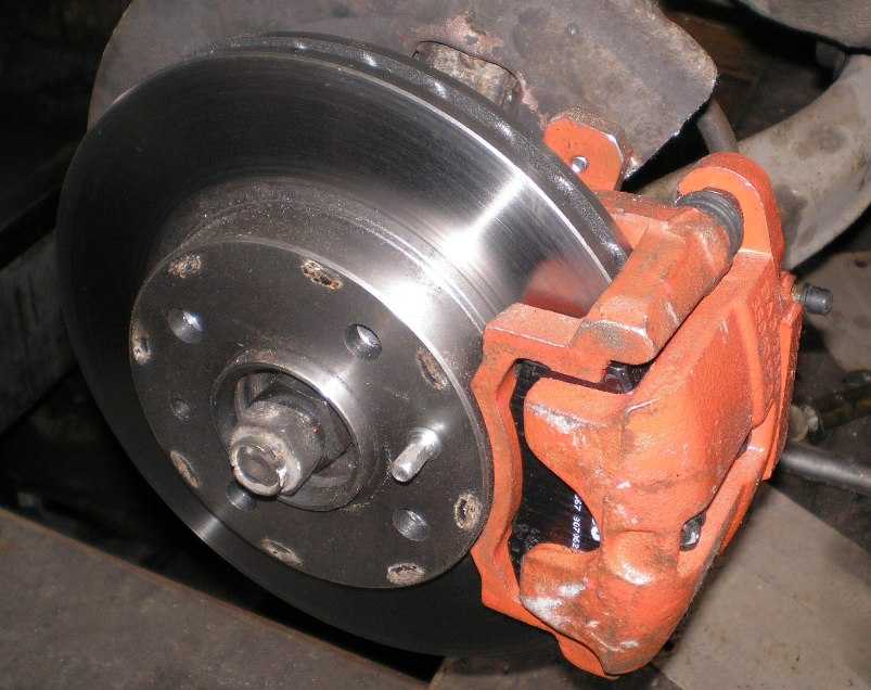 Снятие, восстановительный ремонт и установка суппортов дисковых тормозных механизмов передних колес