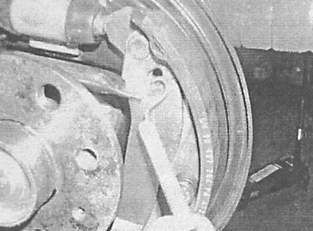 Замена башмаков барабанных тормозных механизмов задних колес opel - astra g