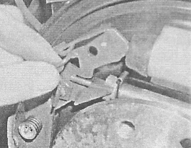 Снятие, установка и регулировка клапана-регулятора давления в гидравлических контурах тормозных механизмов задних колес | opel astra | руководство opel