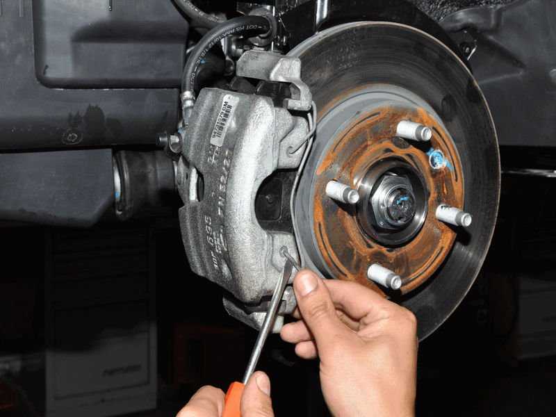 Снятие, восстановительный ремонт и установка суппортов дисковых тормозных механизмов передних колес opel - astra g