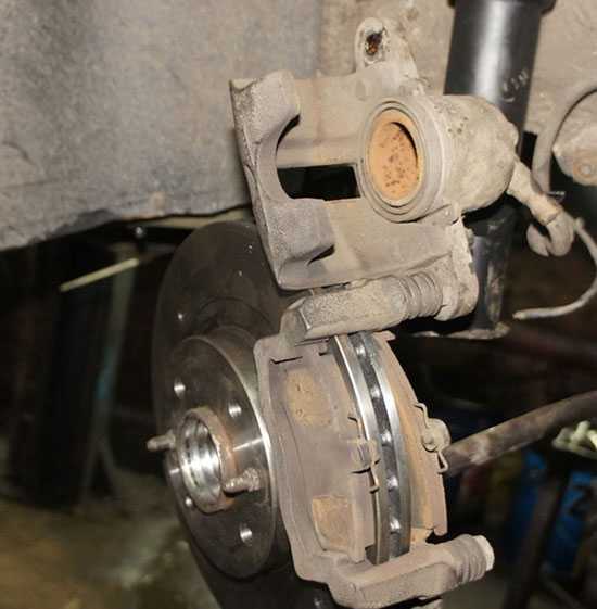 Снятие, восстановительный ремонт и установка суппортов дисковых   тормозных механизмов задних колес