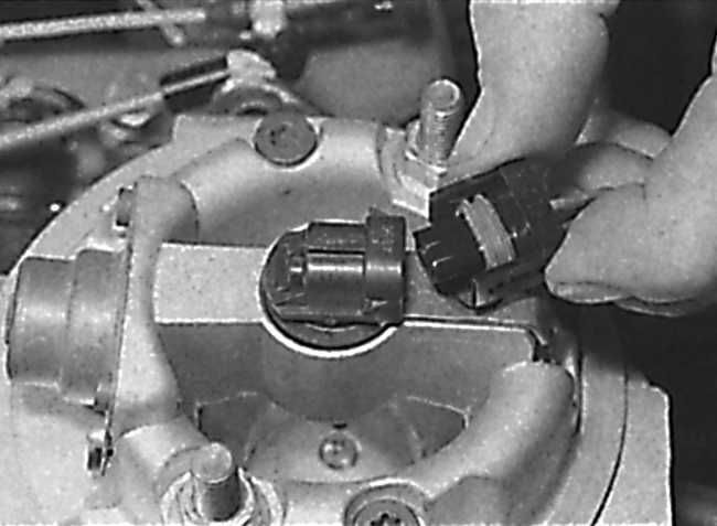 Топливные инжекторы снятие и установка опель омега a с 1986 по 1994 г.в.