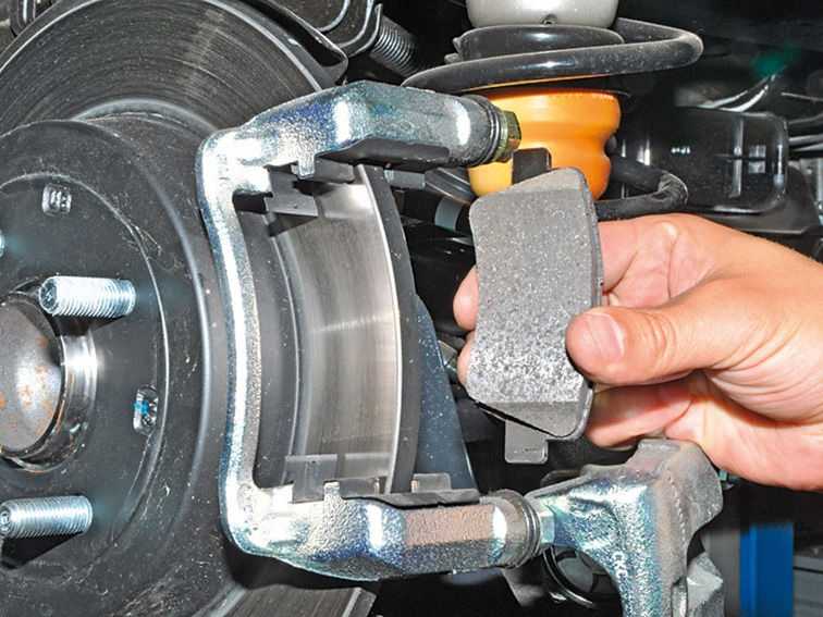 Снятие, восстановительный ремонт и установка суппортов дисковых тормозных механизмов передних колес | opel corsa | руководство opel