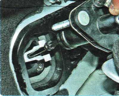 Opel astra g снятие и установка главного цилиндра сцепления