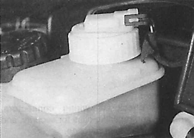 Датчик уровня тормозной жидкости опель омега на авторазборках в москве